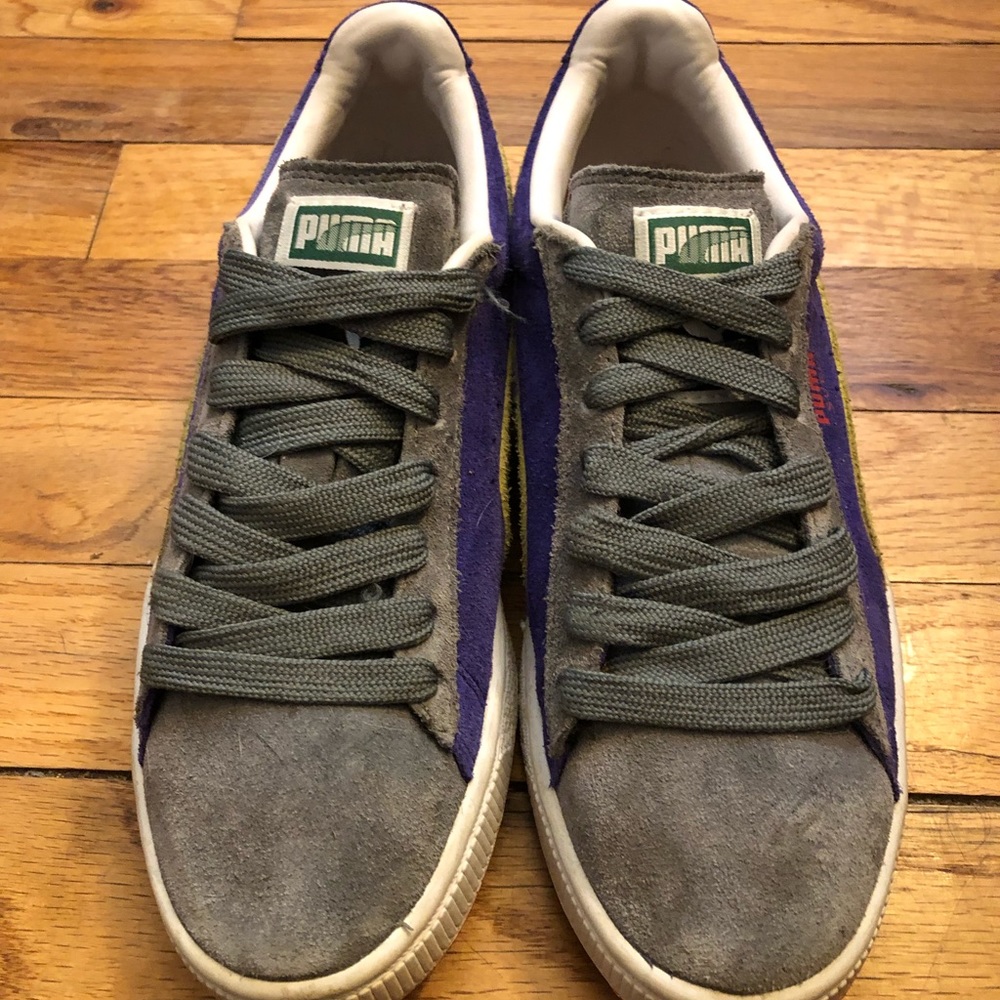 Woman’s Puma sneakers